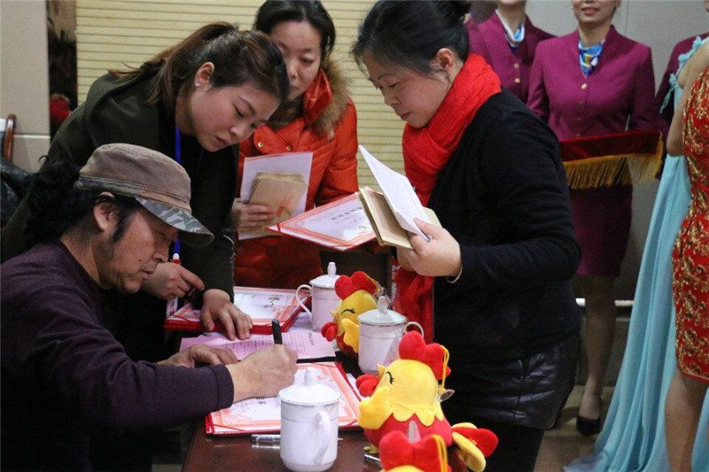 迎新春 谋发展 共腾飞 ——金堂县第一人民医院•四川大学华西医院金堂医院举办2016年度总结表彰暨2017迎春活动11.jpg