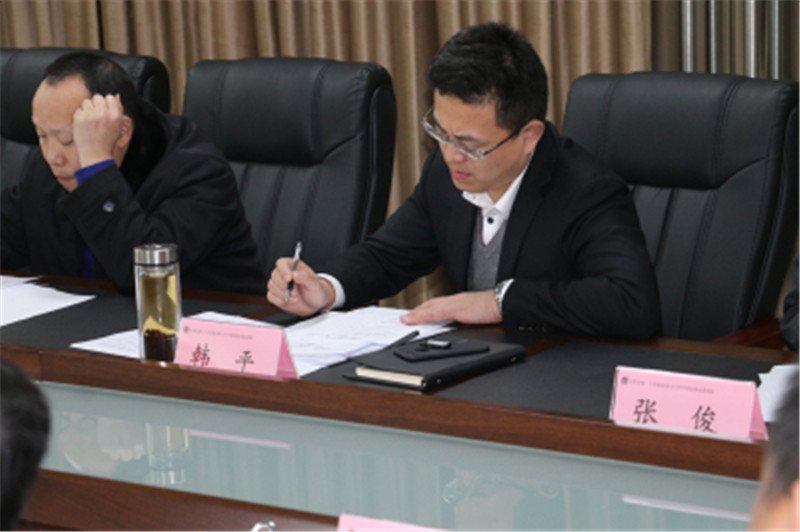 我院举行第一届青年科研项目答辩会2.jpg