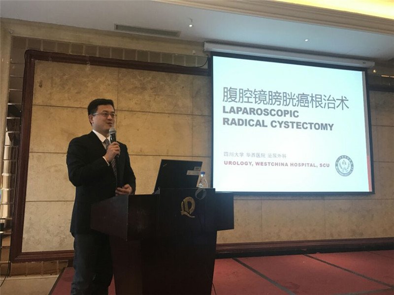 院长韩平参加在金堂召开的“2017年泌尿外科谈镜论技学术会议-华西金堂站”.jpg
