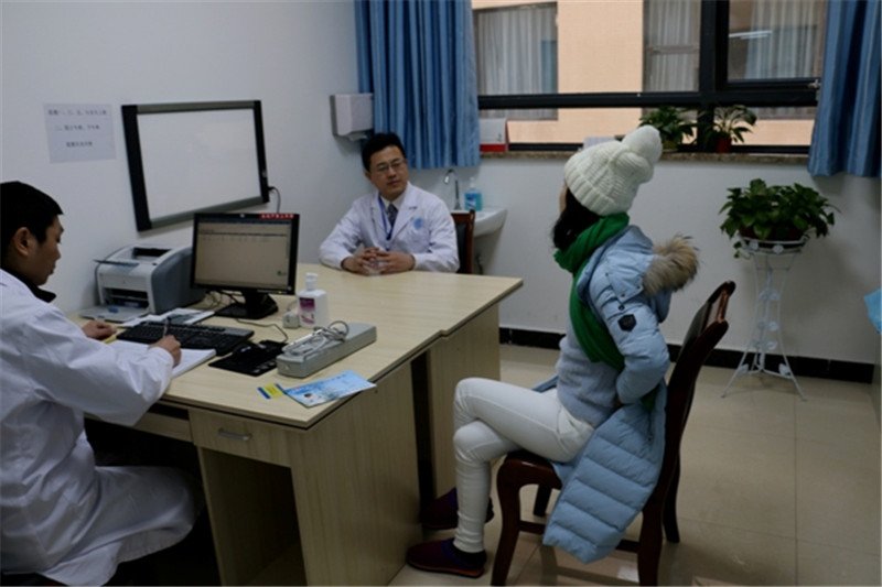 喜讯 华西医院专家与我院专家首次联合门诊开诊啦！3.jpg