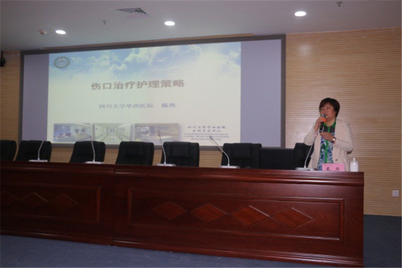 华西专家在金堂4.jpg