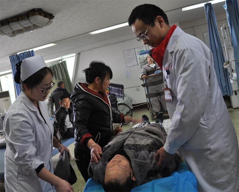 理发进医院 公益暖人心2.jpg