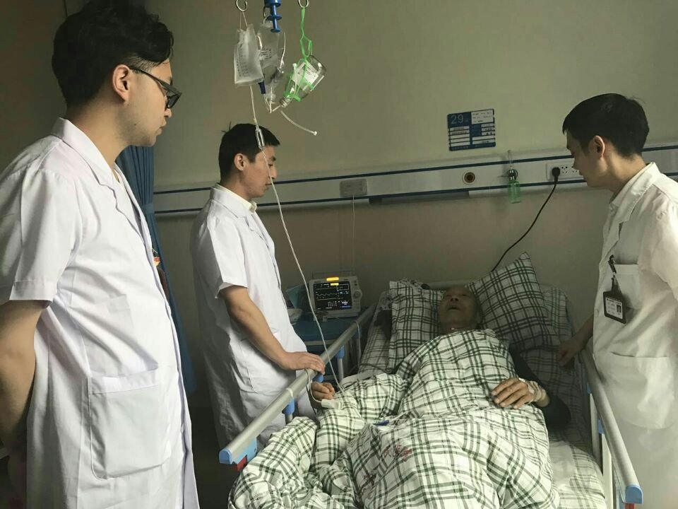 肝胆胰外科李建波主治医师查房.jpg