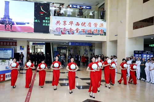 5 文艺活动-旗袍秀.jpg