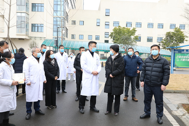 2-  2020.1.27敬静副市长到医院视察防控工作  (1)_副本.jpg