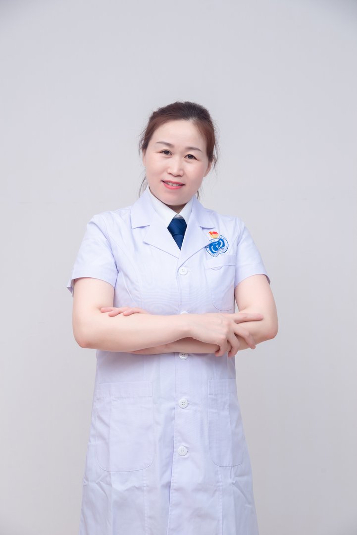 邱梅 