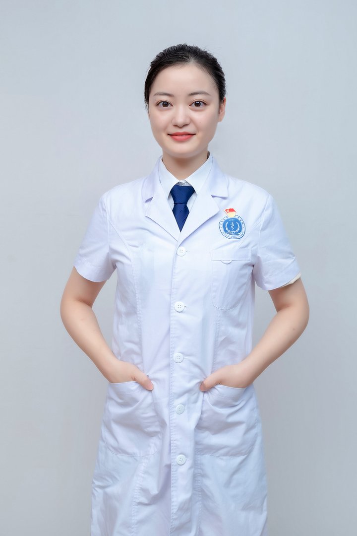 龙珏羽  