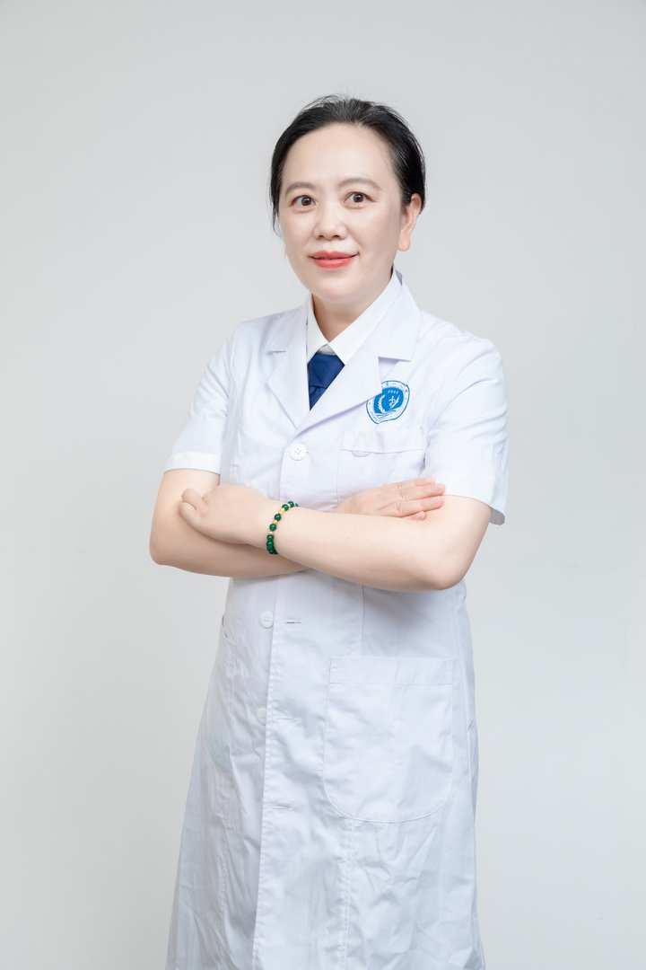 龚德英