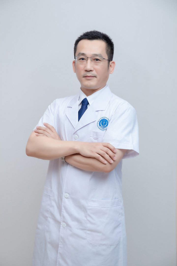 周强 
