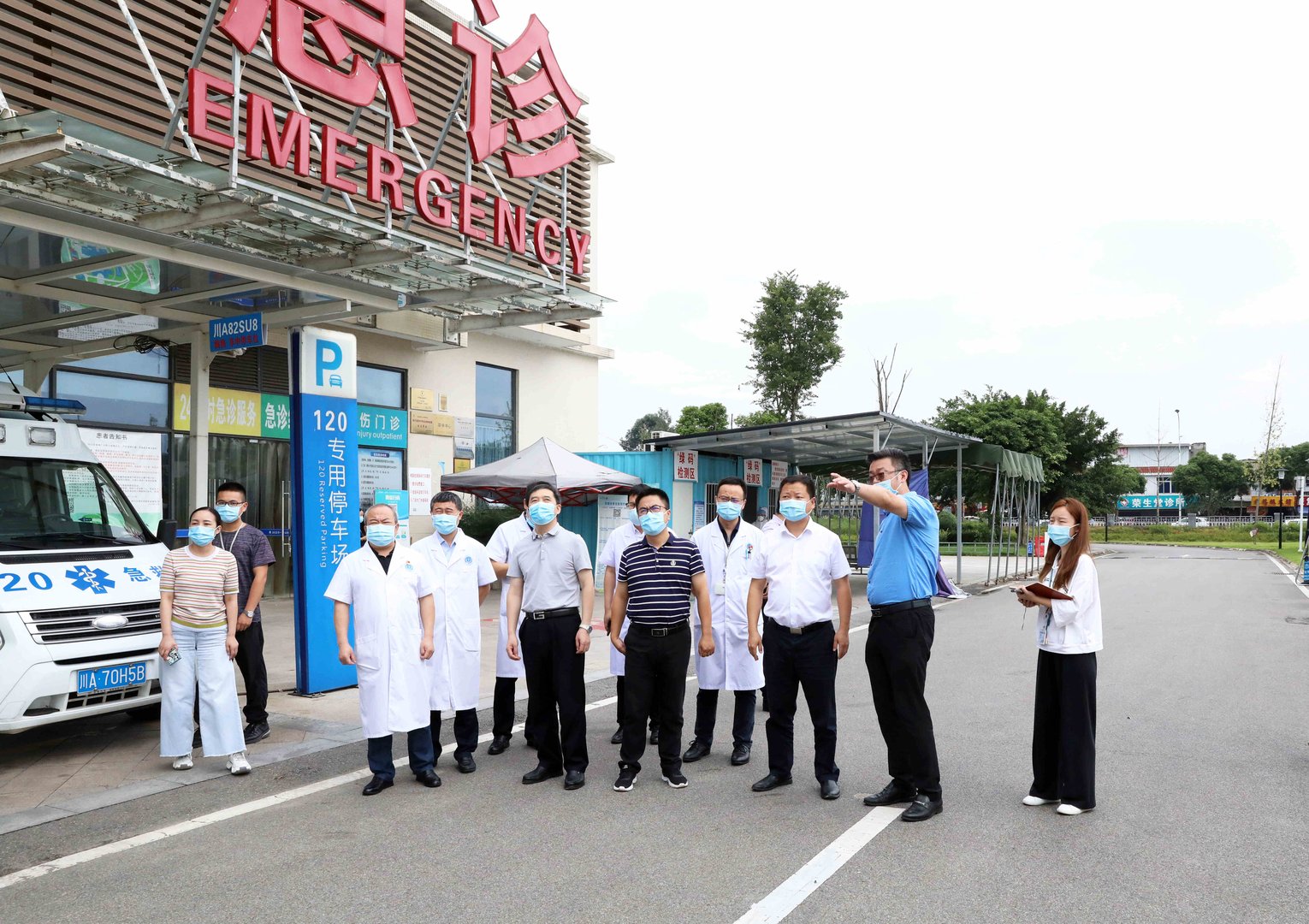 2021.9.27金堂县政府副县长曹波一行来院调研_副本.jpg